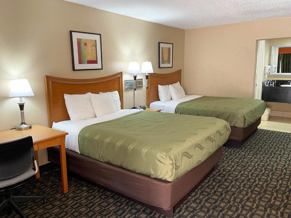 Queen Room with Two Queen Beds - Smoking interior